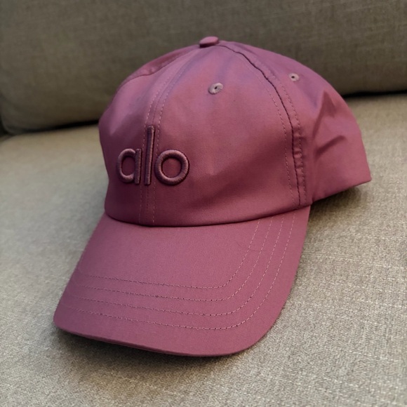 Alo Yoga Off-Duty Cap Soft Mulberry - Picture 3 of 8